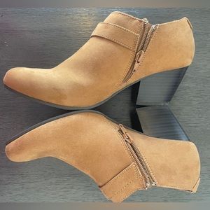 AE womens bootie. Size 9